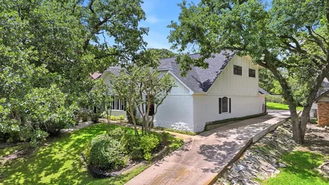 $699,999 | 1809 Southpark Drive, Arlington, TX 76013