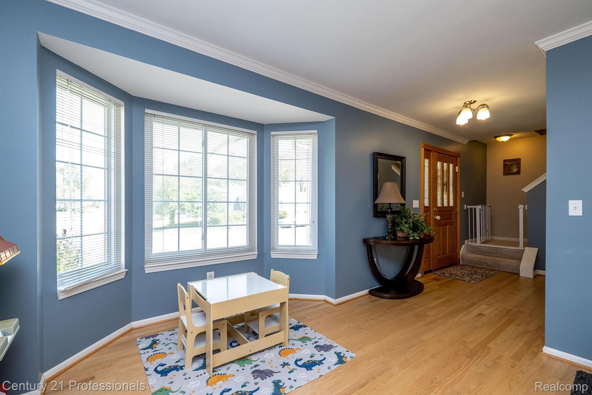 2089 Alsdorf Avenue Rochester, MI 48309 - Photo 9 of 50 living room