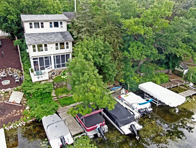 $999,999 | W332N6553 County Rd C, Merton, WI 53058