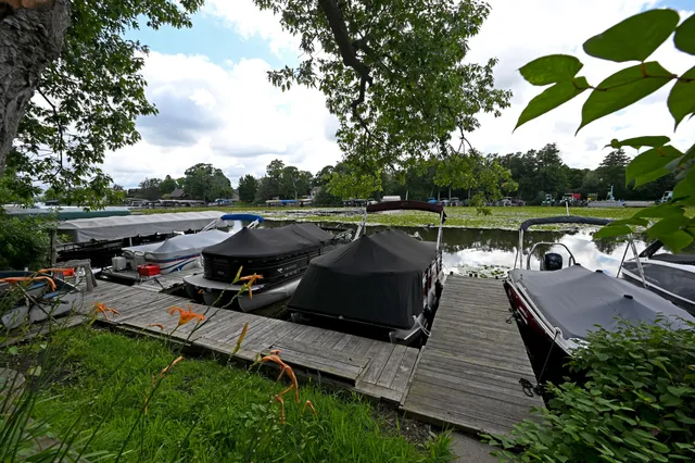 $999,999 | W332N6553 County Rd C, Merton, WI 53058