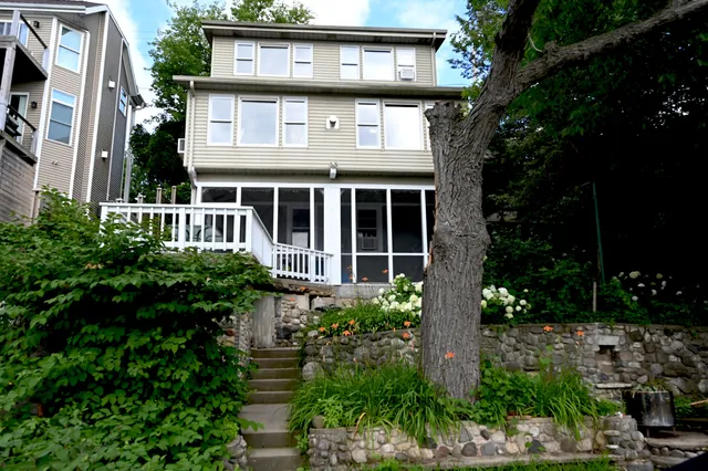 $999,999 | W332N6553 County Rd C, Merton, WI 53058