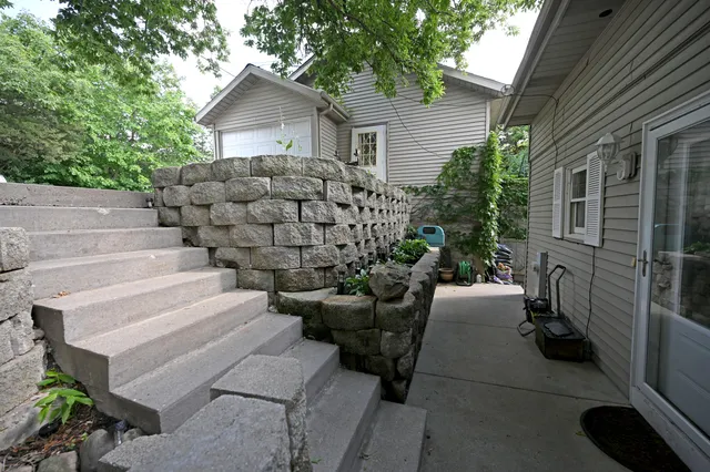 $999,999 | W332N6553 County Rd C, Merton, WI 53058