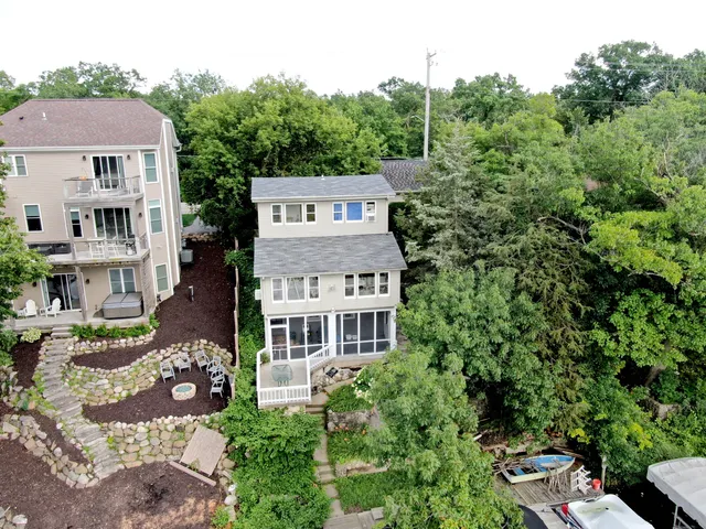 $999,999 | W332N6553 County Rd C, Merton, WI 53058