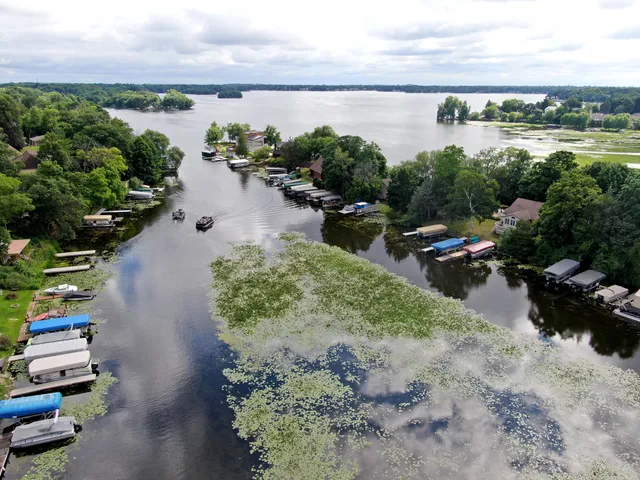 $999,999 | W332N6553 County Rd C, Merton, WI 53058