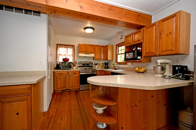 $999,999 | W332N6553 County Rd C, Merton, WI 53058