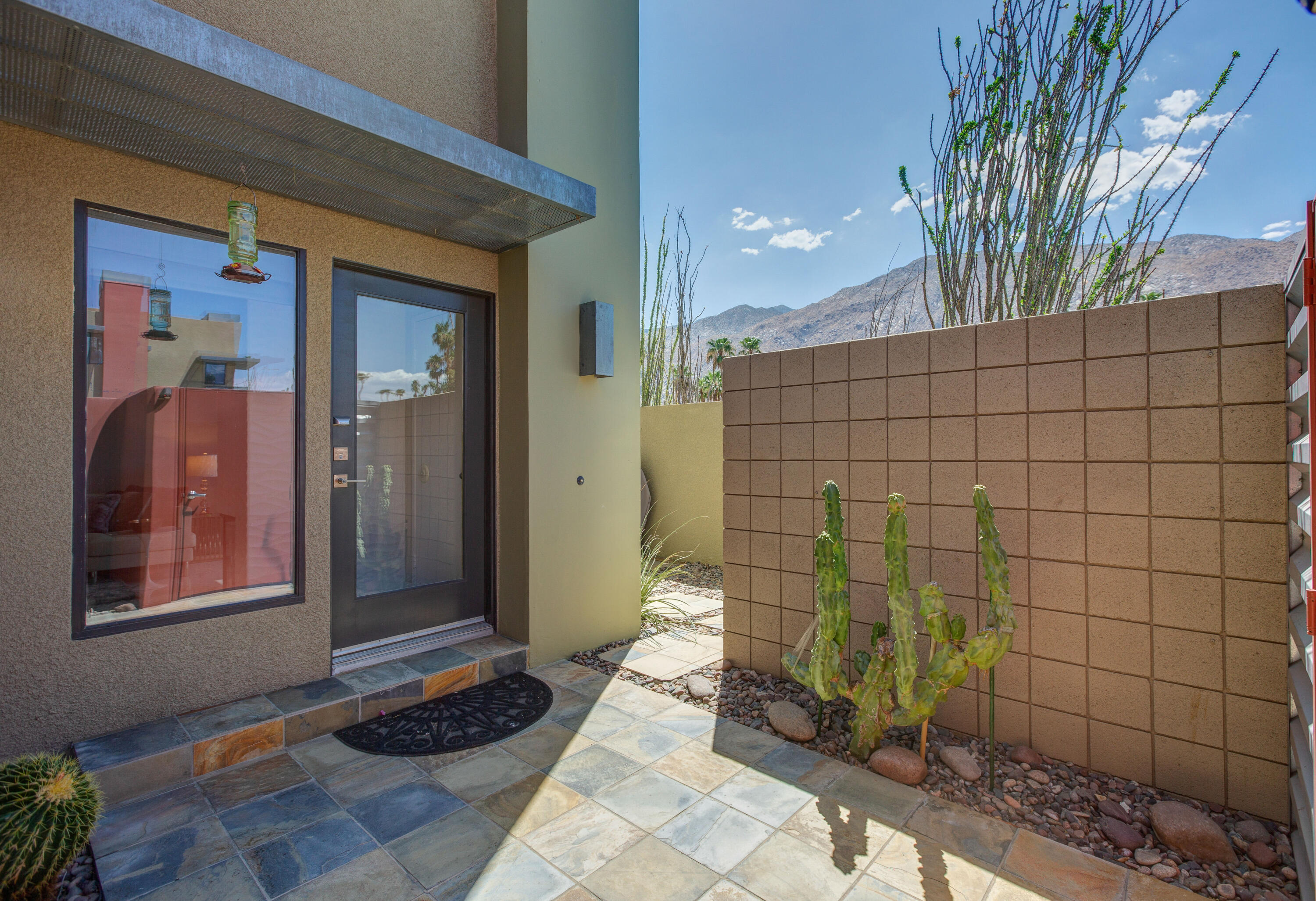 685 East Arenas Road Palm Springs, CA 92262 - Photo 5 of 33 3