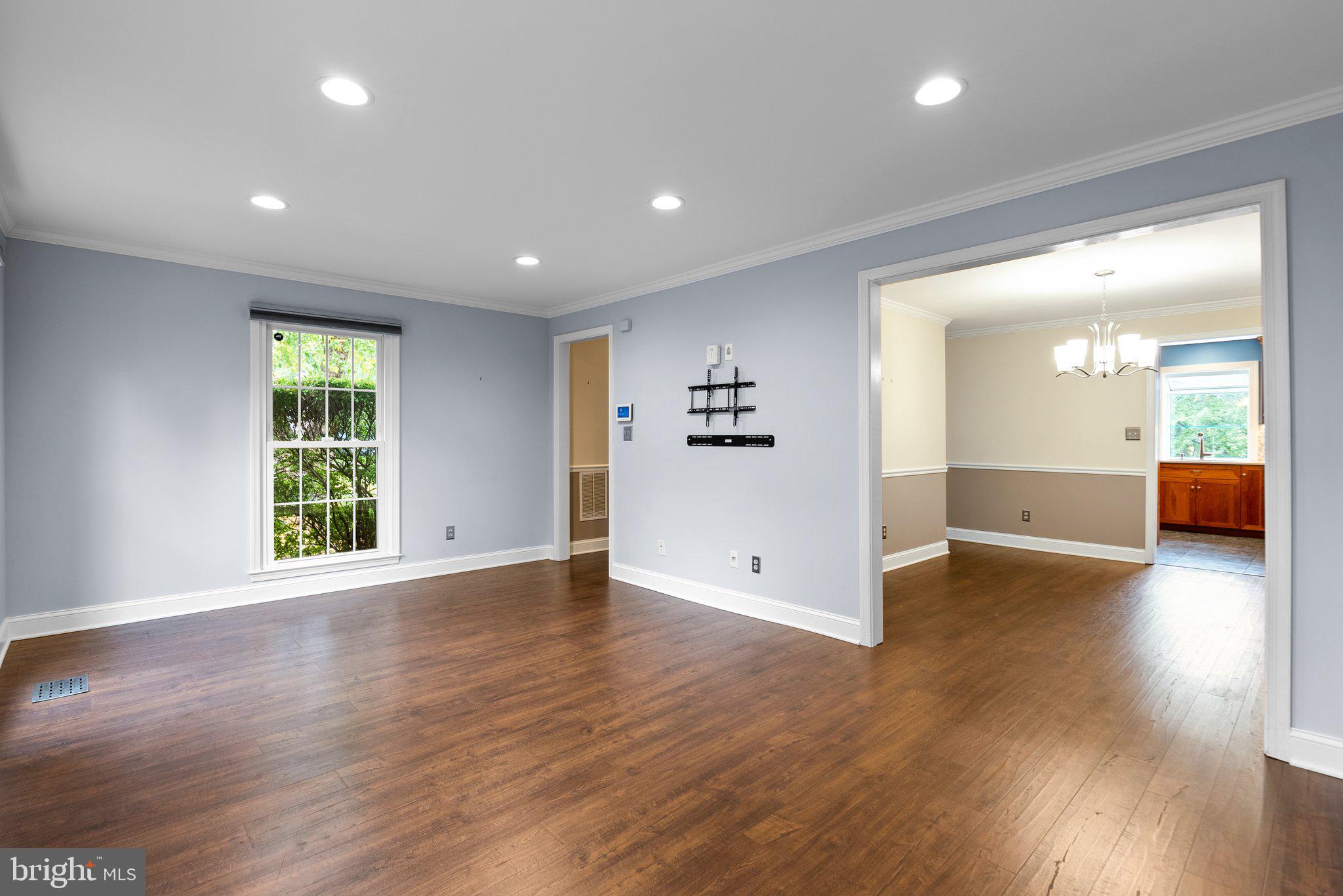 57 Oak Shade Road Gaithersburg, MD 20878 - Photo 7 of 39 Living Room with Crown Molding and Pergo Flooring