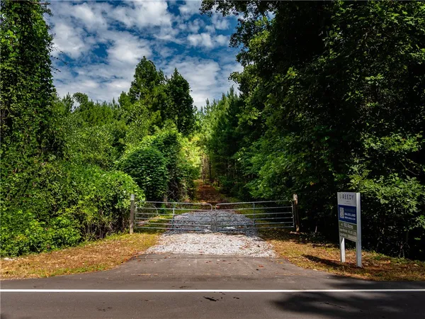 $549,000 | 3 Bayshore Drive, Seneca, SC 29672