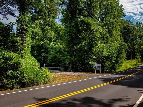 $549,000 | 3 Bayshore Drive, Seneca, SC 29672