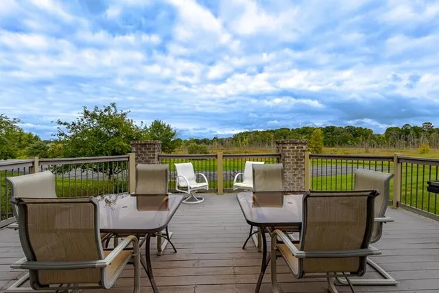 $295,000 | 230 Hilldale Drive, Unit 1112, Hartford, WI 53027