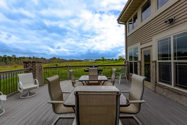 $295,000 | 230 Hilldale Drive, Unit 1112, Hartford, WI 53027