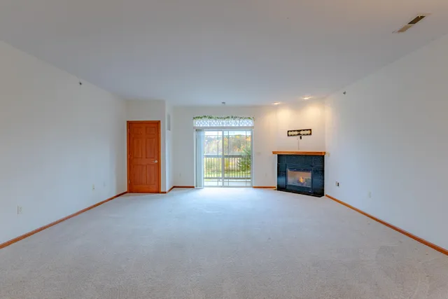 $295,000 | 230 Hilldale Drive, Unit 1112, Hartford, WI 53027