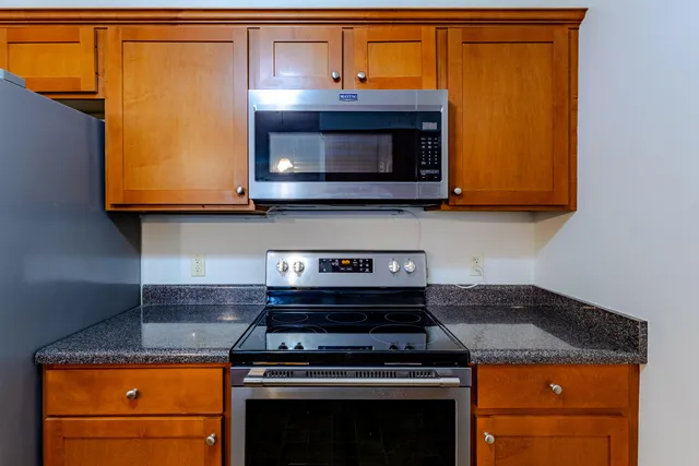 $295,000 | 230 Hilldale Drive, Unit 1112, Hartford, WI 53027