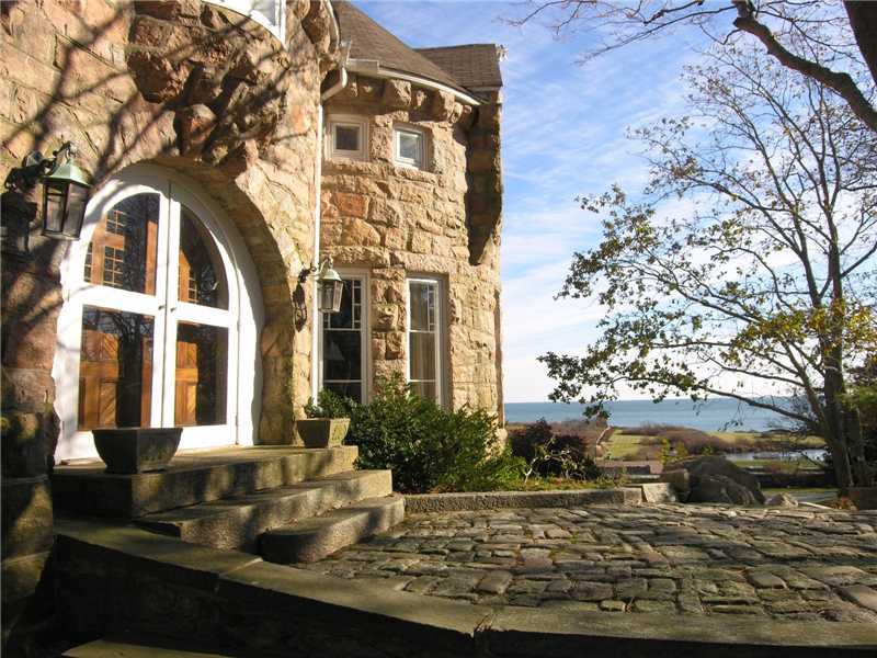 560 Ocean Road Narragansett, RI 02882 - Photo 5 of 25 Facade/Exterior Front.