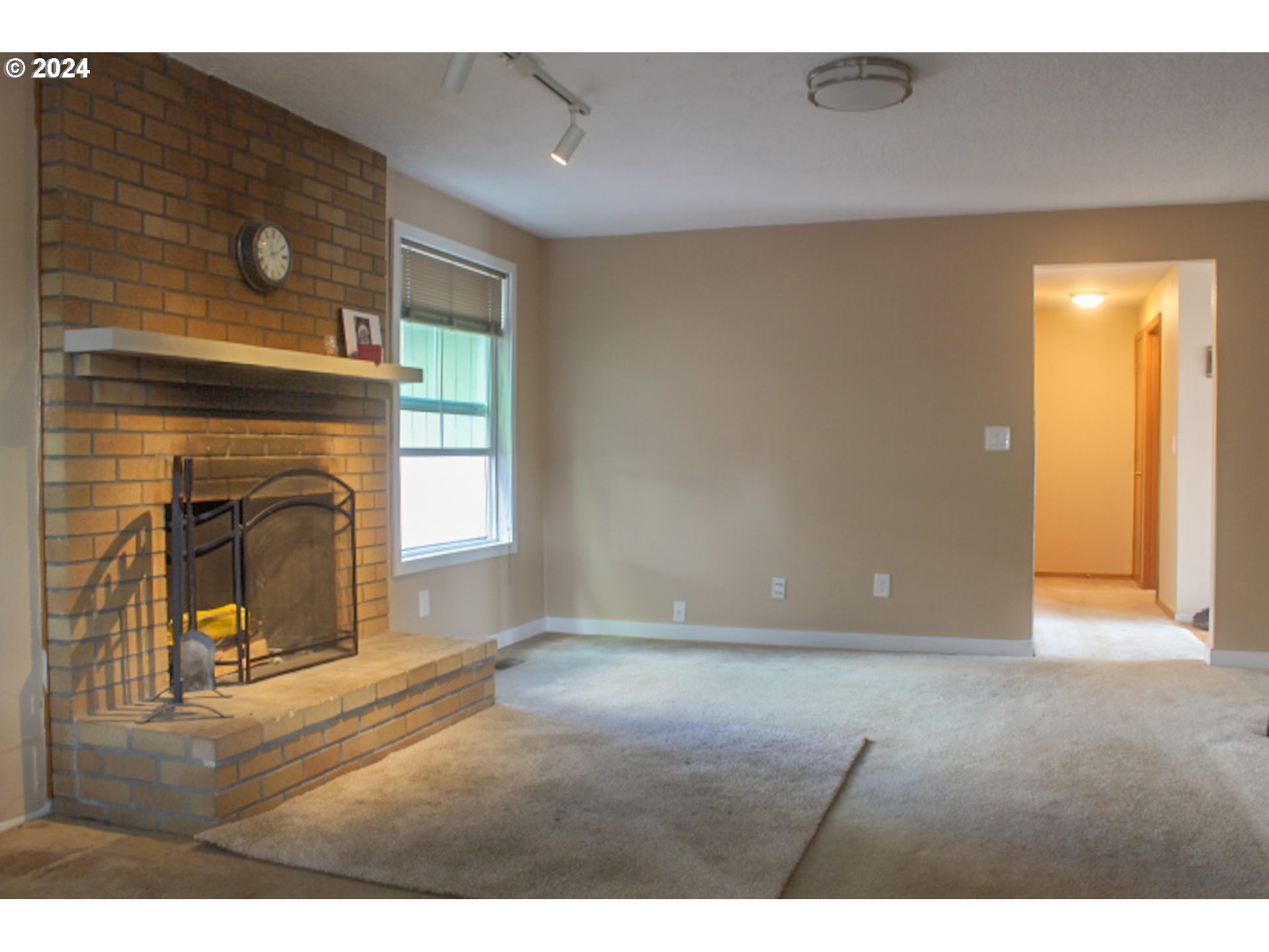 2307 Southwest 4th Street Gresham, OR 97030 - Photo 8 of 26 Family Room