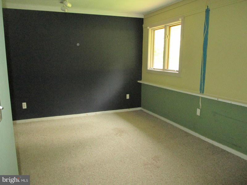 6305 Bootleggers Road Marshall, VA 20115 - Photo 11 of 16 Lower Level Bedroom 2