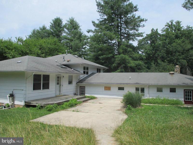6305 Bootleggers Road Marshall, VA 20115 - Photo 14 of 16 Exterior (Rear)