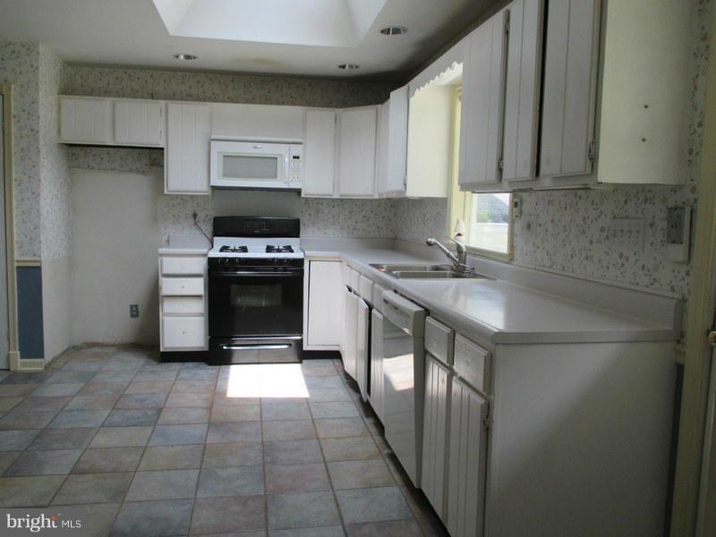 6305 Bootleggers Road Marshall, VA 20115 - Photo 4 of 16 Kitchen