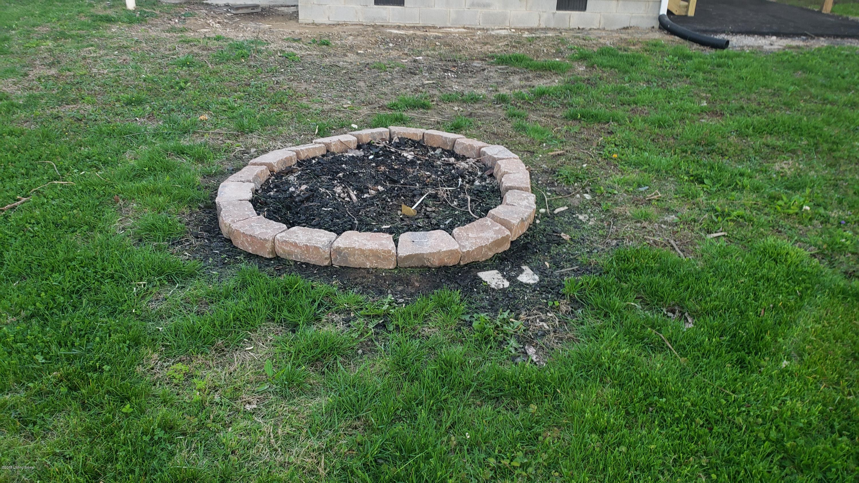 9408 New Maple Road Louisville, KY 40229 - Photo 32 of 39 Firepit