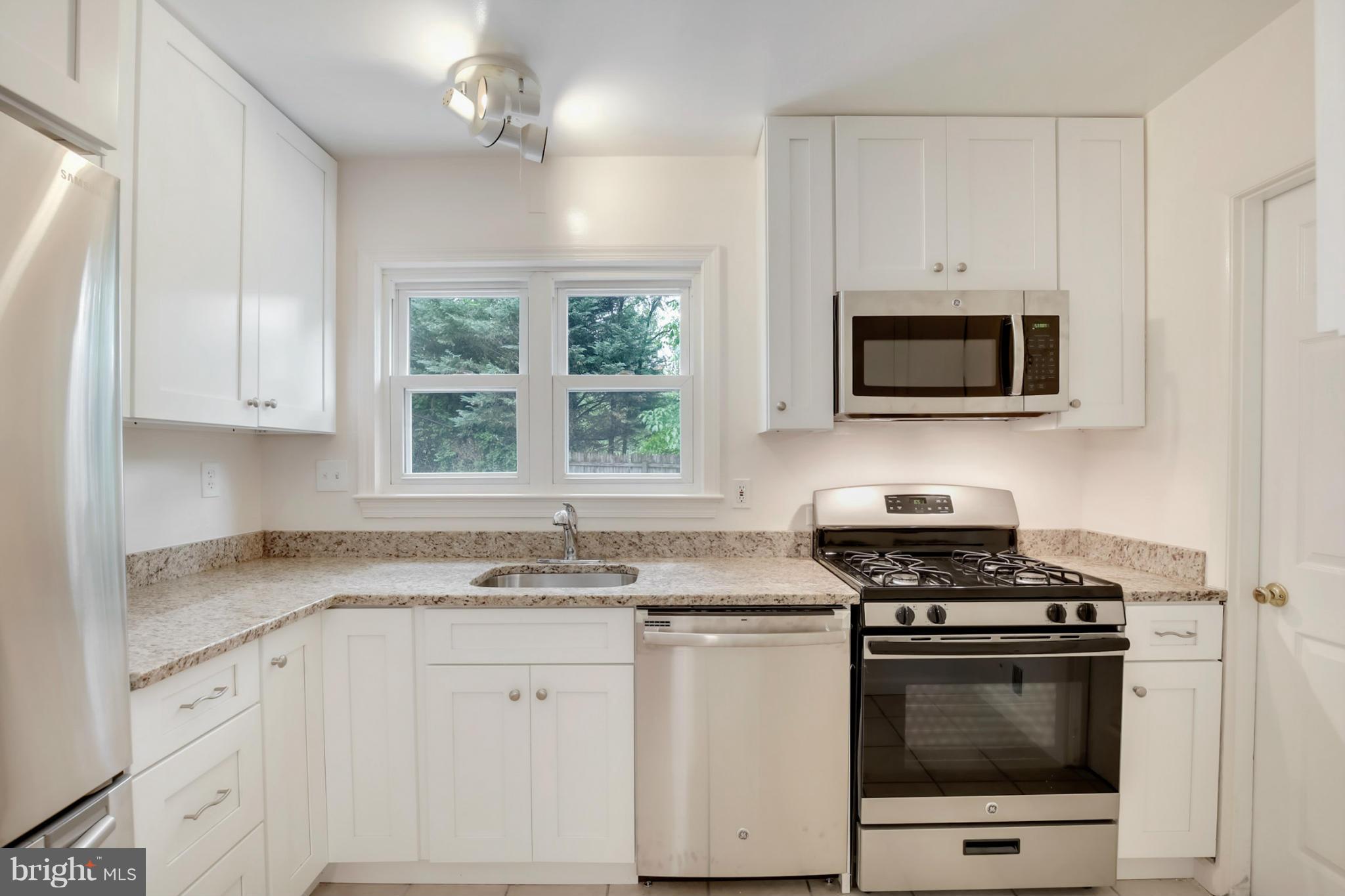 7408 Kelvin Place Springfield, VA 22151 - Photo 11 of 29 Kitchen