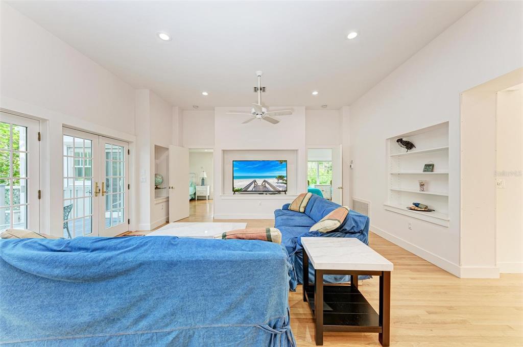 7520 Manasota Key Road Englewood, FL 34223 - Photo 35 of 96 a living room with furniture and a open kitchen view