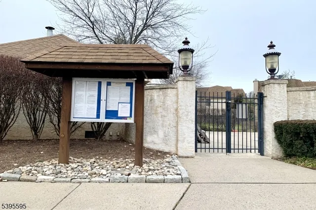 $3,250 | 81 Park Gate Drive, Edison, NJ 08820