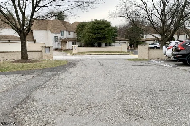 $3,250 | 81 Park Gate Drive, Edison, NJ 08820