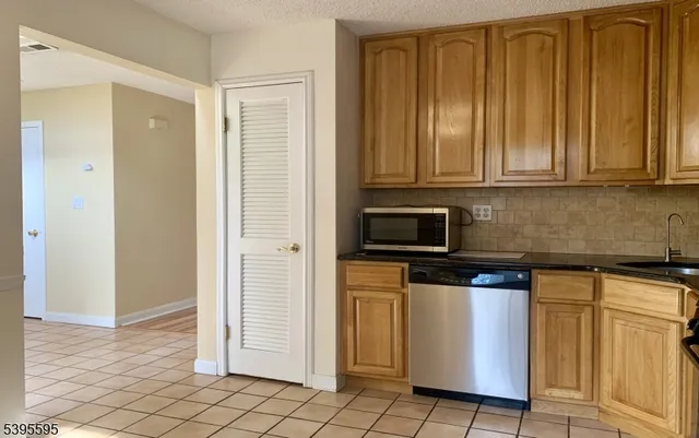 $3,250 | 81 Park Gate Drive, Edison, NJ 08820