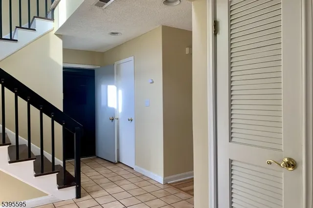 $3,250 | 81 Park Gate Drive, Edison, NJ 08820