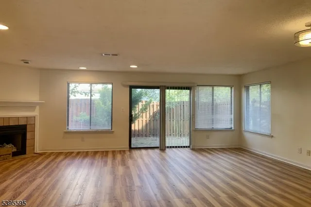 $3,250 | 81 Park Gate Drive, Edison, NJ 08820