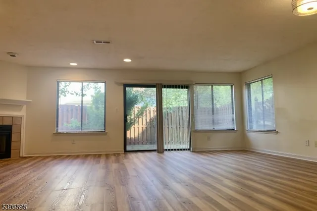 $3,250 | 81 Park Gate Drive, Edison, NJ 08820