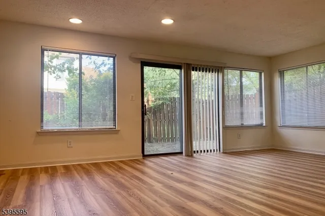 $3,250 | 81 Park Gate Drive, Edison, NJ 08820