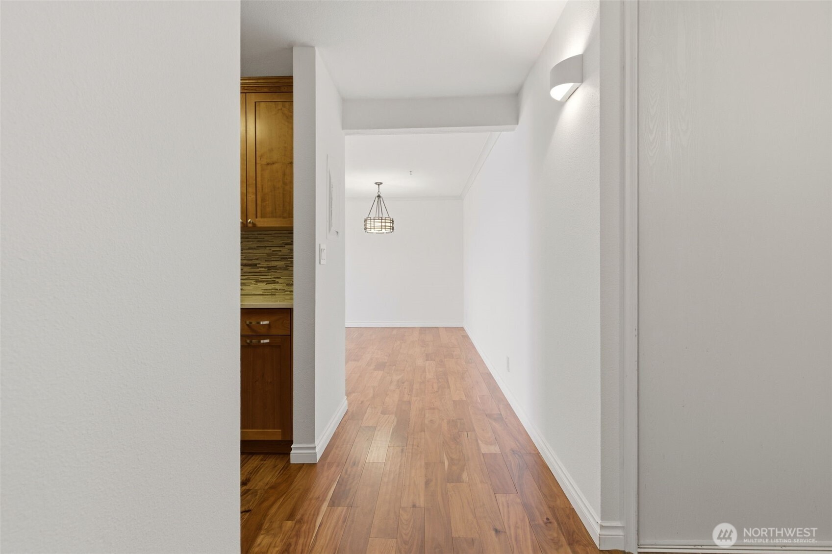800 North Allen Place, Unit 401 Seattle, WA 98103 - Photo 5 of 32