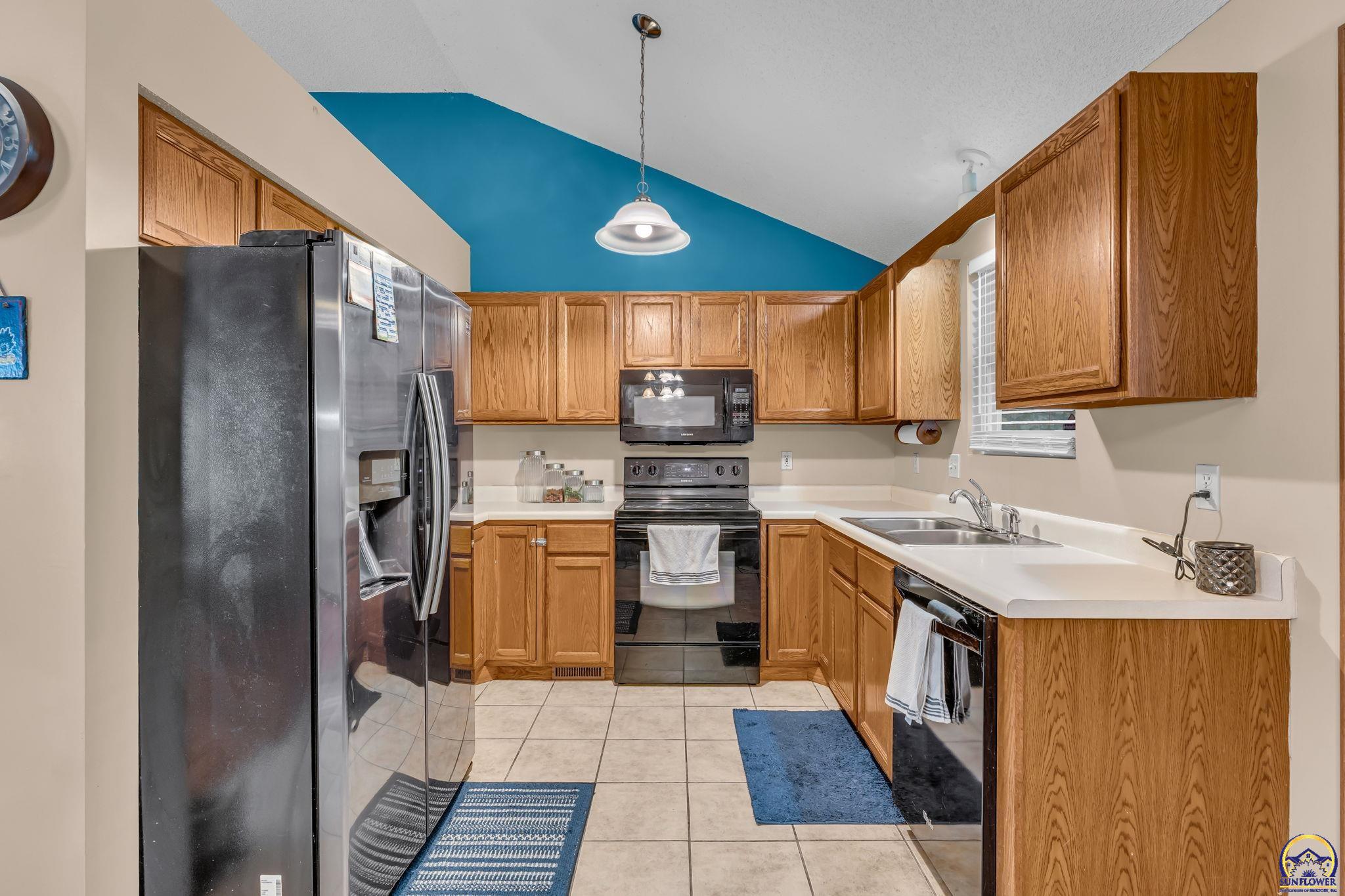 7425 Southwest 27th Street Topeka, KS 66614 - Photo 8 of 25