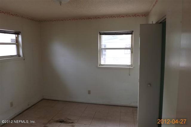 7503 Strato Road Jacksonville, FL 32210 - Photo 7 of 8 an empty room with a window