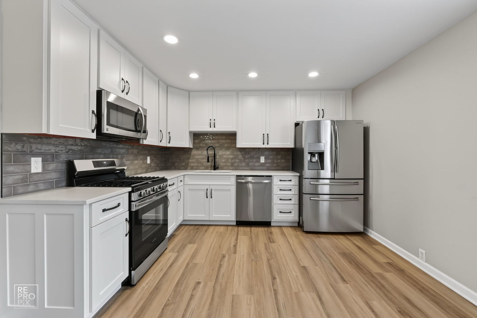 201 Pell Avenue Romeoville, IL 60446 - Photo 7 of 20 Gallery Image 7