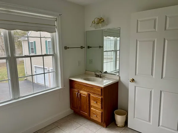 $2,300 | 367 Rockland Street, Unit 1, Abington, MA 02351