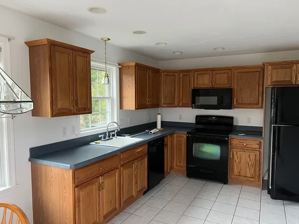 $2,300 | 367 Rockland Street, Unit 1, Abington, MA 02351