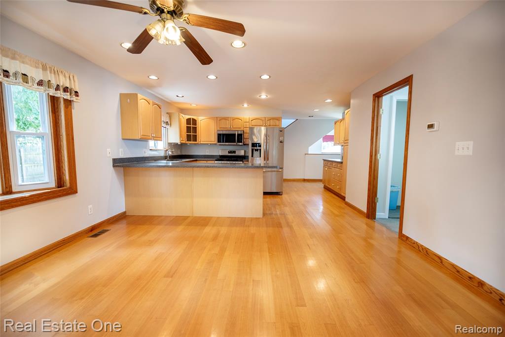 3180 Eastwood Drive Rochester, MI 48309 - Photo 6 of 45