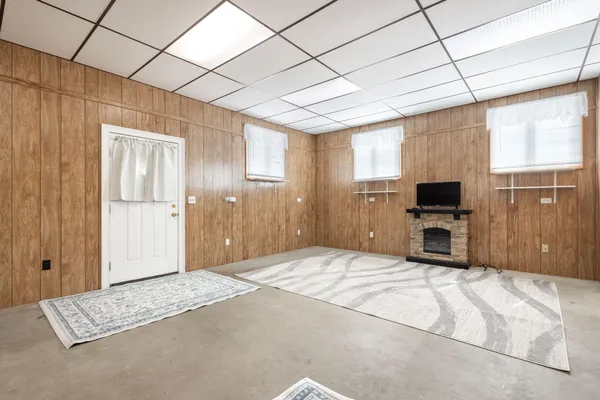$374,900 | 7200 East 150th Street North, Grovertown, IN 46531