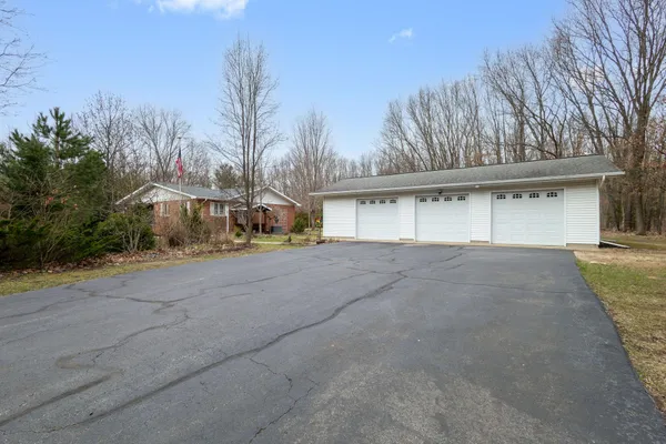 $374,900 | 7200 East 150th Street North, Grovertown, IN 46531