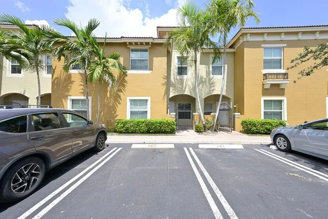 $2,700 | 297 Lake Monterey Circle, Boynton Beach, FL 33426