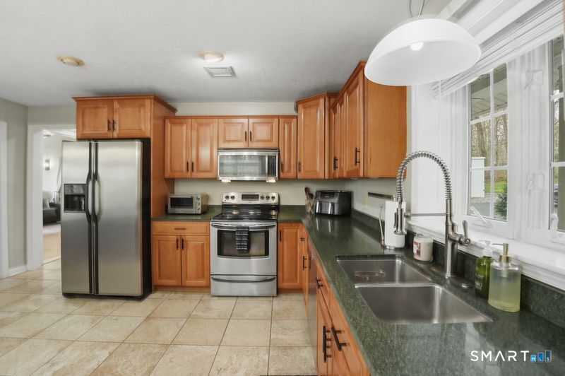 408 Maromas Road Middletown, CT 06457 - Photo 19 of 34