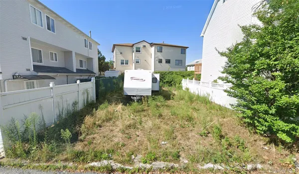 $400,000 | 8 Iroquois Street | Midland Beach