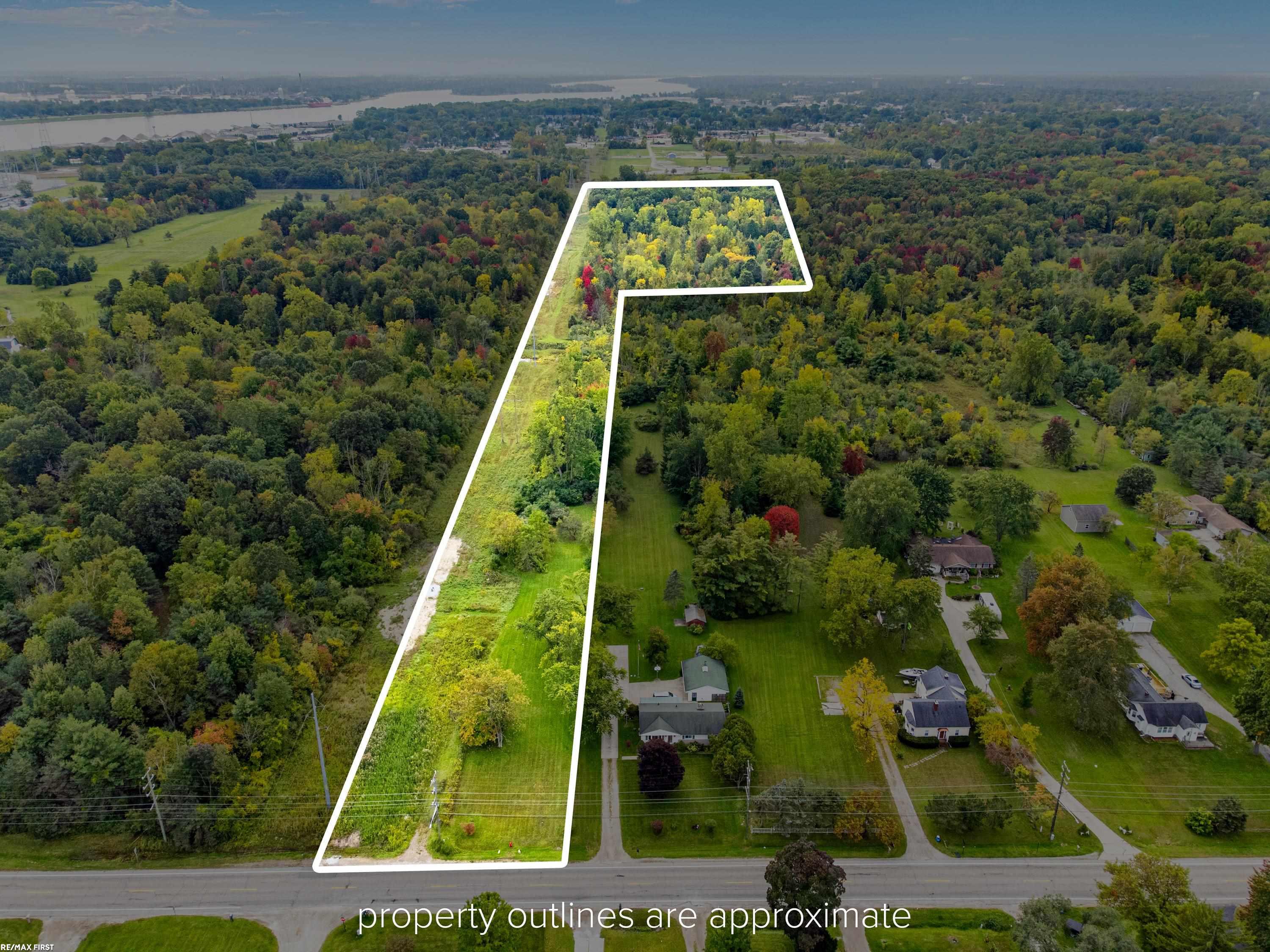 3605 Ravenswood Road Marysville, MI 48040 - Photo 4 of 11