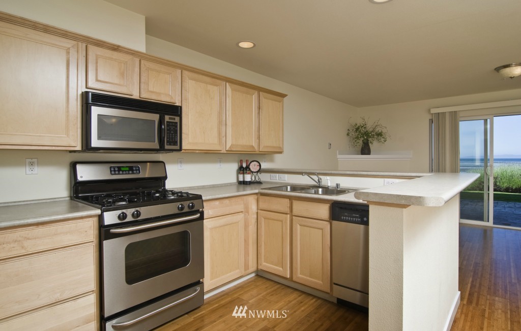 8075 Harborview Road, Unit 104 Blaine, WA 98230 - Photo 8 of 18 Gallery Image 8
