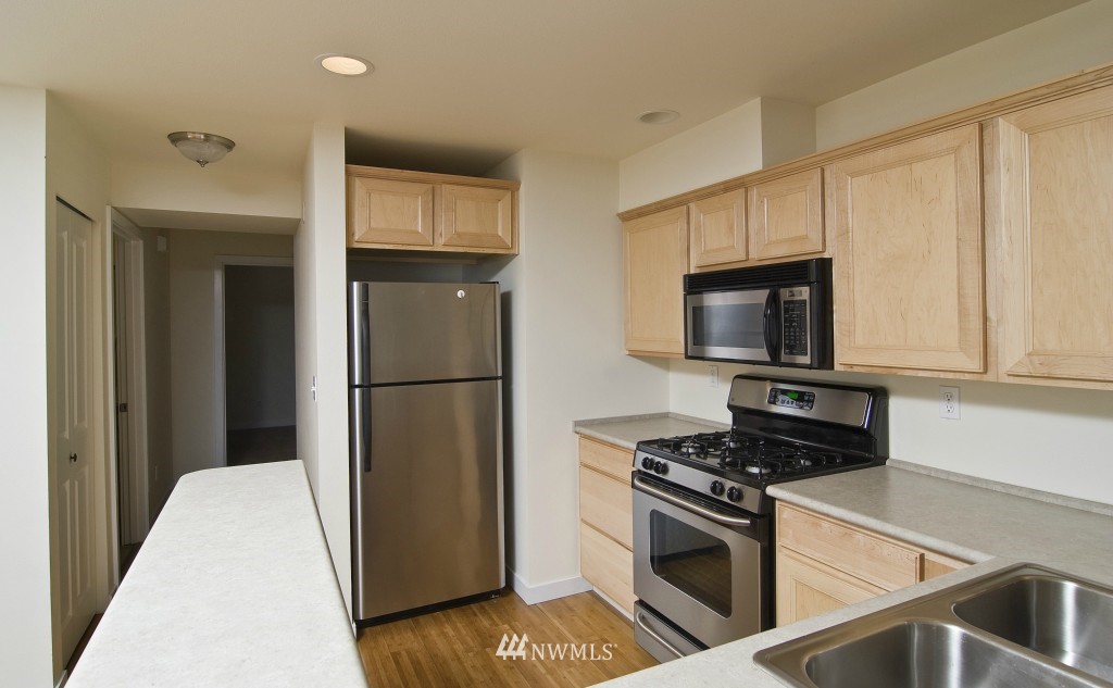 8075 Harborview Road, Unit 104 Blaine, WA 98230 - Photo 10 of 18 Gallery Image 10