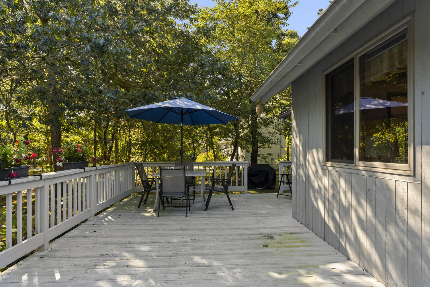 8 Court Street Edgartown, MA 02539 - Photo 15 of 17 a view of a chair and table in the balcony