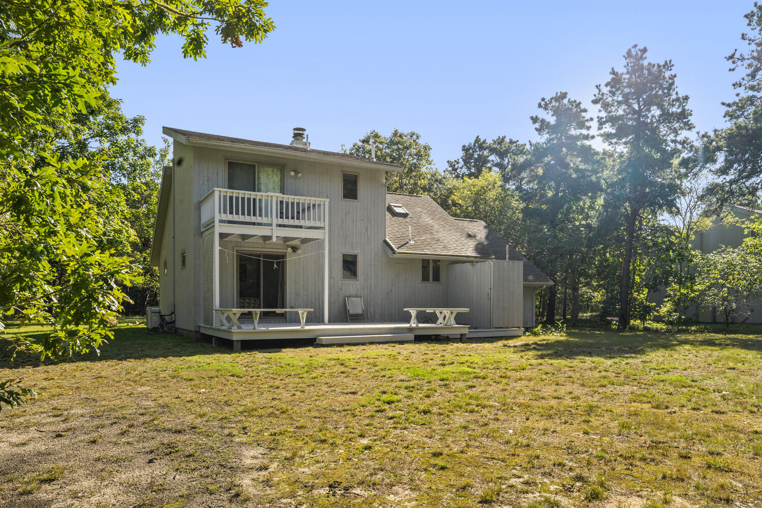 8 Court Street Edgartown, MA 02539 - Photo 16 of 17 a front view of a house with a yard