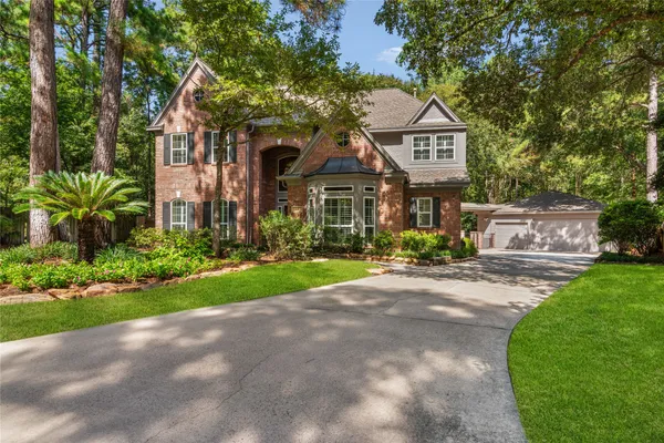$998,900 | 66 Coldbrook Court, The Woodlands, TX 77381